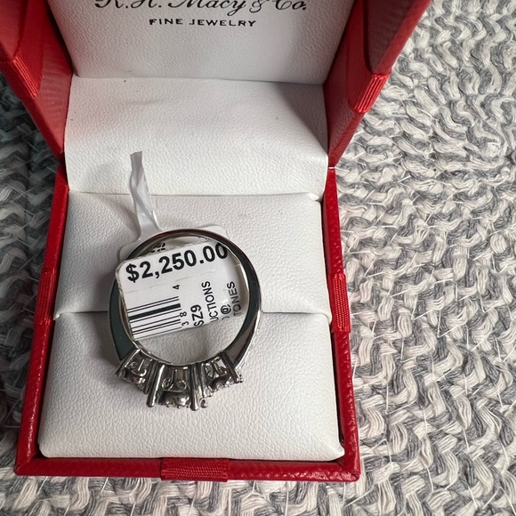 Macy’s bridal ring set. Engagement ring 3/4 ct. t.w. & the band is 1/4 ct t.w. - Picture 8 of 9